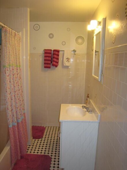 Building Photo - 318 Saint Paul St