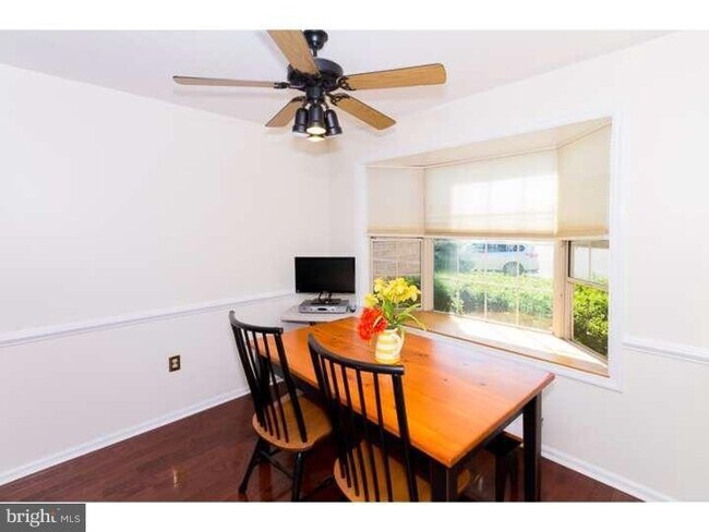 Building Photo - 137 Discovery Ct