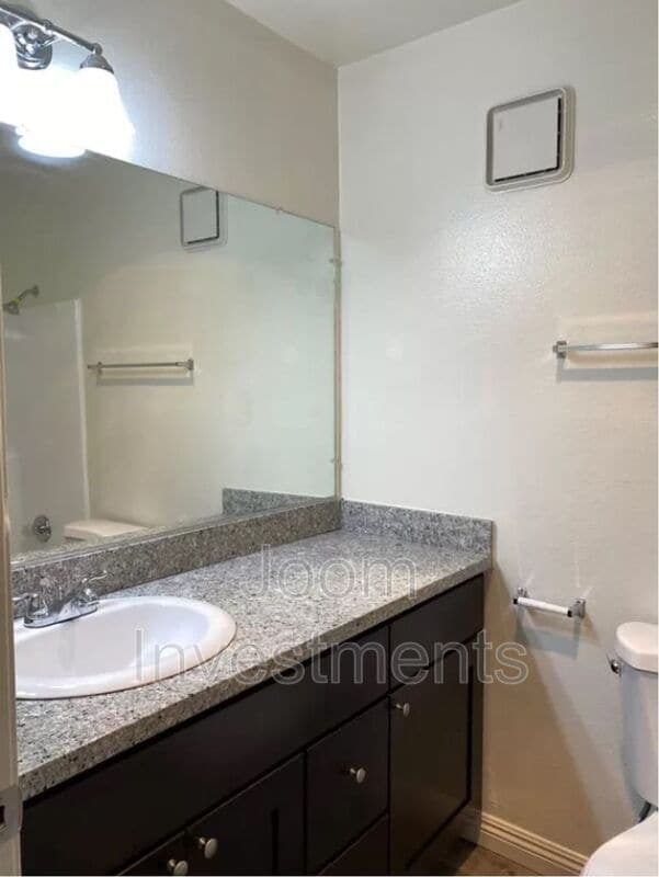 Building Photo - 1527 S Palm Ave