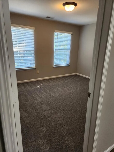Building Photo - Room in Single Family Home on Mountain Quail Dr