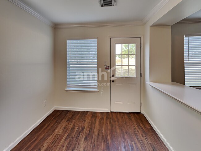 Building Photo - 3347 Bent Spring Ct