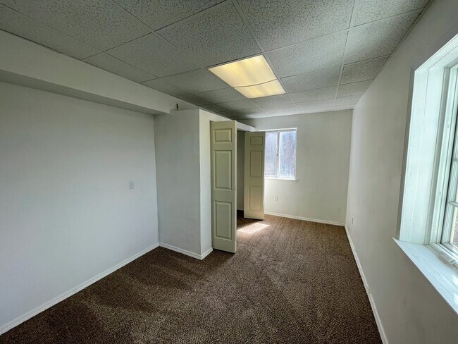 Building Photo - 4 bed 3 bath - Brighton Heights - HUGE house, large rooms, spacious kitchen