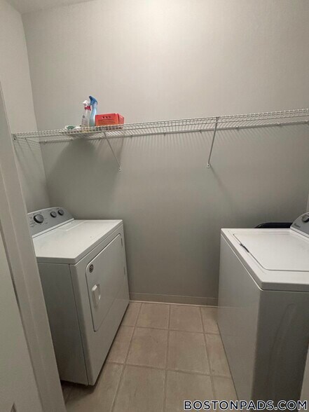 Building Photo - 311 Lowell St