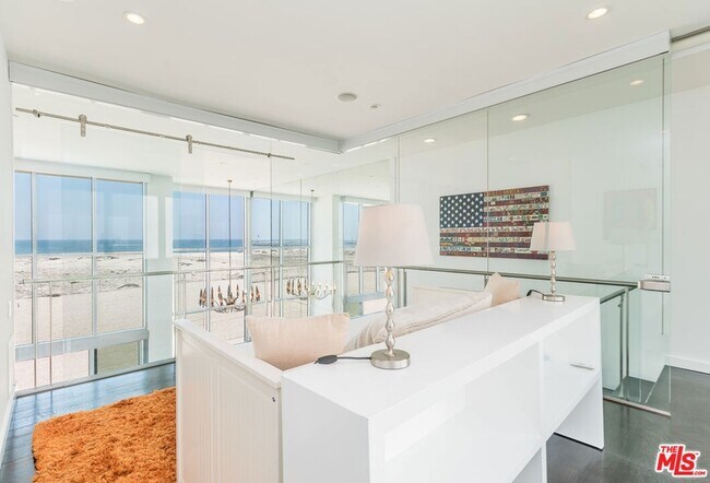 Building Photo - 5205 Ocean Front Walk