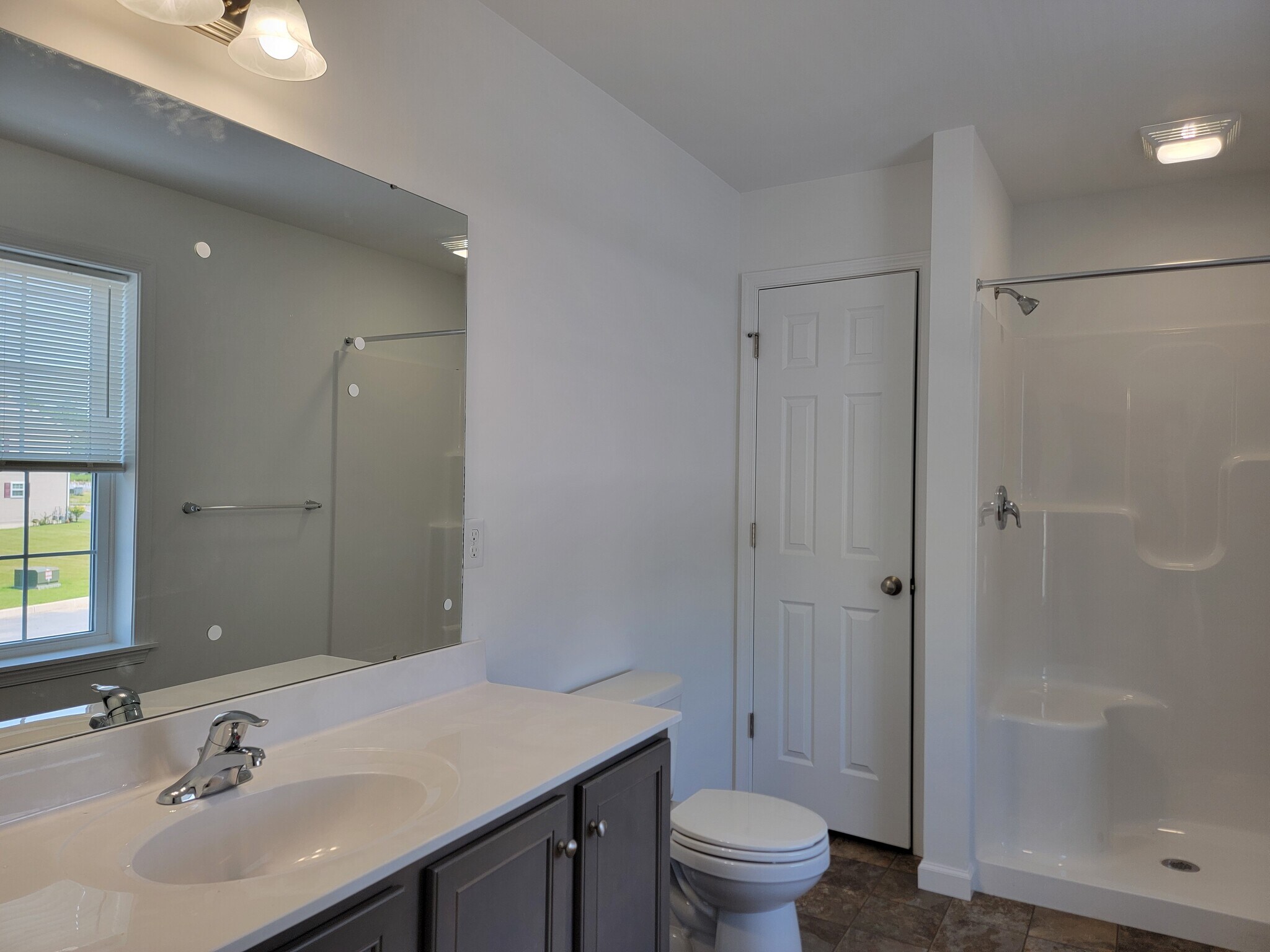 Building Photo - 130 Robert Cir