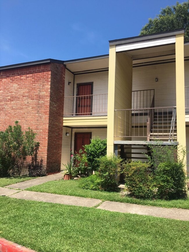 Primary Photo - Clean and Bright 2 BR 2 BA Condo - Upstairs
