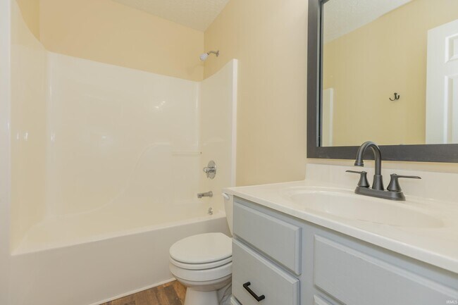 Building Photo - 3224 Park Ridge Dr