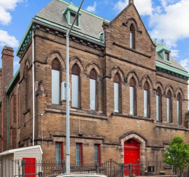 Building Photo - 433 Sackett St