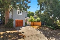 Building Photo - 3 bedroom 2.5 bathroom single family house...
