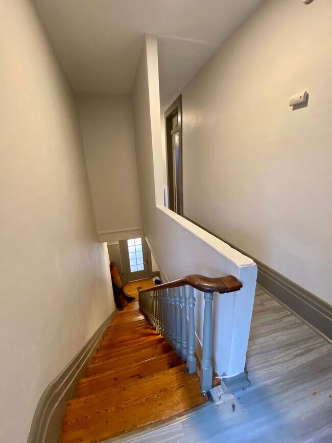 Building Photo - 5 bedroom /2 bath mins. from UC for $700/pp ($3500/mo) w/ off-street parking included!