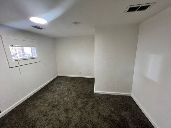 Building Photo - Cozy 3 Bed, 1 Bath Ranch – Move-In Ready!