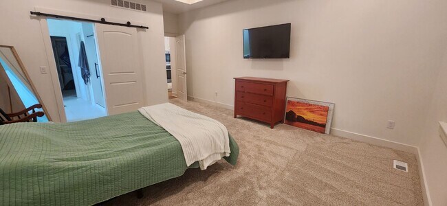 Building Photo - 2702 N Eagle St