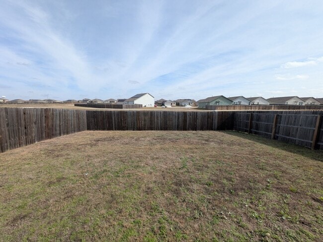 Building Photo - Fresh and Clean in New Braunfels!!