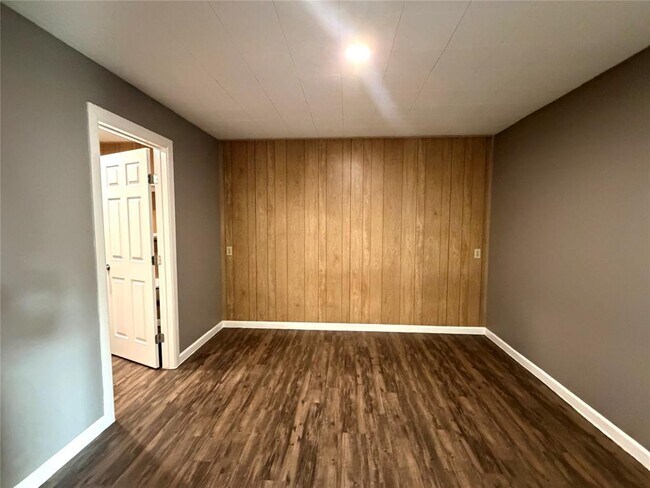 Building Photo - 16219 Greenwood Dr