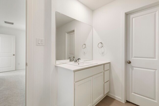 Building Photo - 490 Southern Magnolia Wy