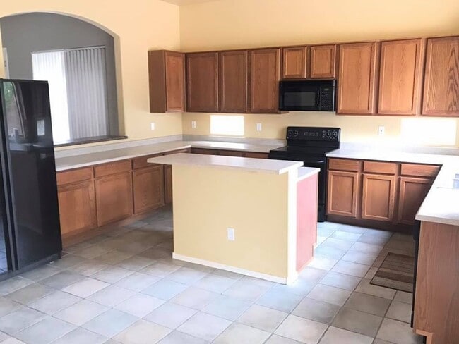 Building Photo - 3-bedroom in gated community w/community pool