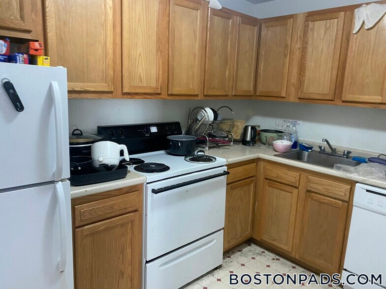 Building Photo - 312 Tappan St