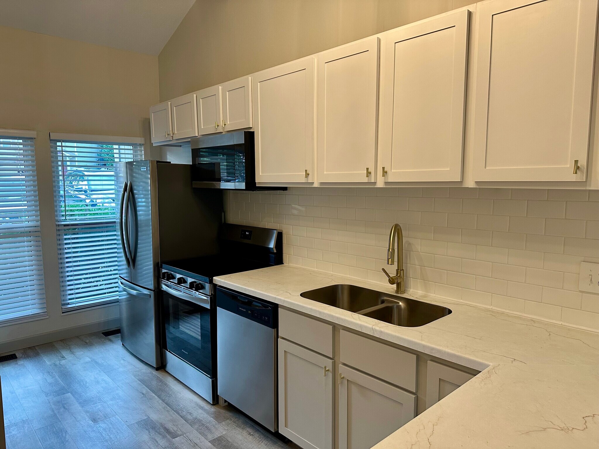 Building Photo - 61 Breezy Knoll Ln