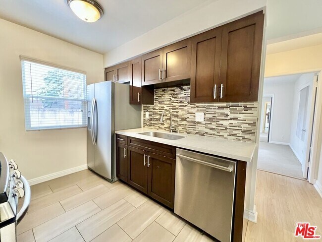 Building Photo - 1552 Berkeley St