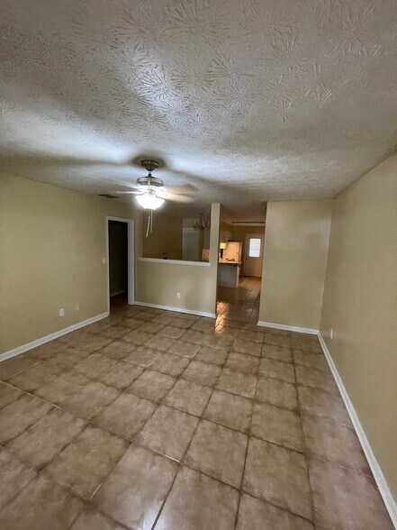 Building Photo - 2641 Union Cir