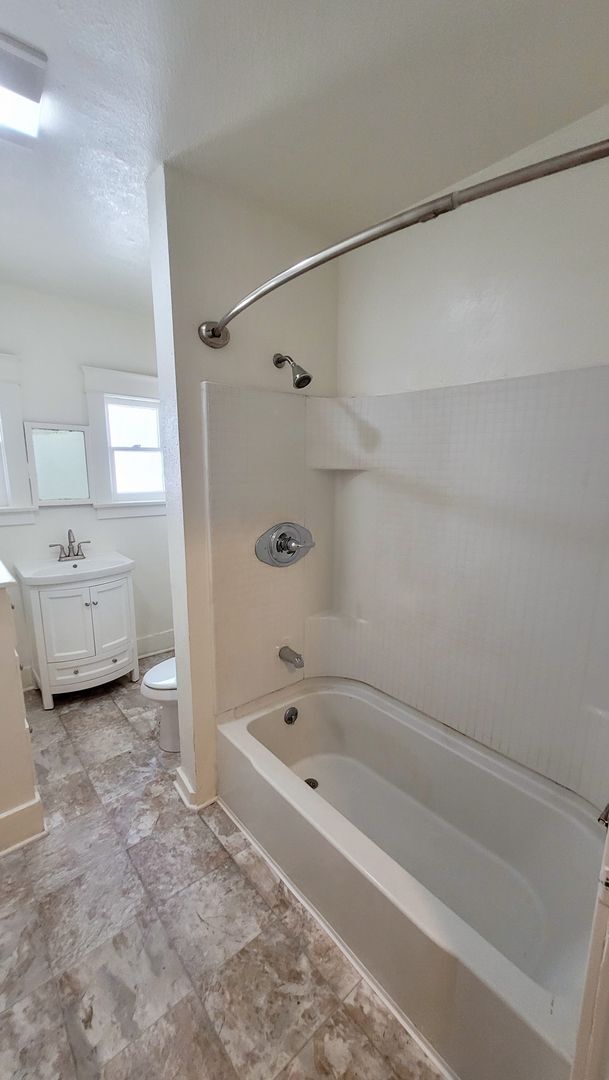 Building Photo - Vacancy at Whittier Duplex!