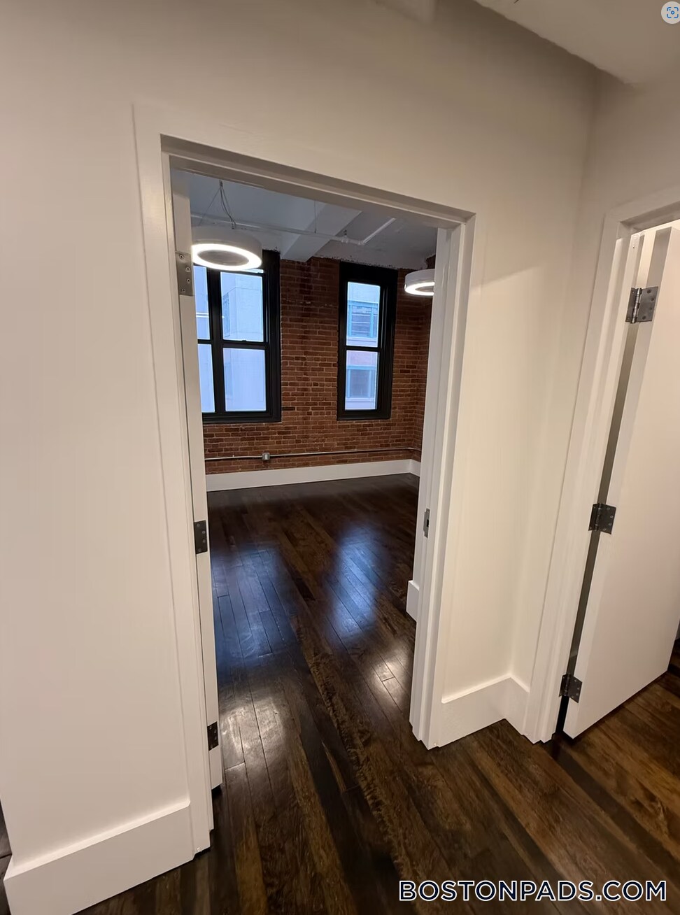 Building Photo - 190 High St