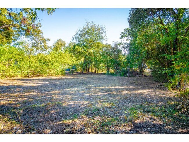 Primary Photo - Great Amazing Home So Close to Downtown