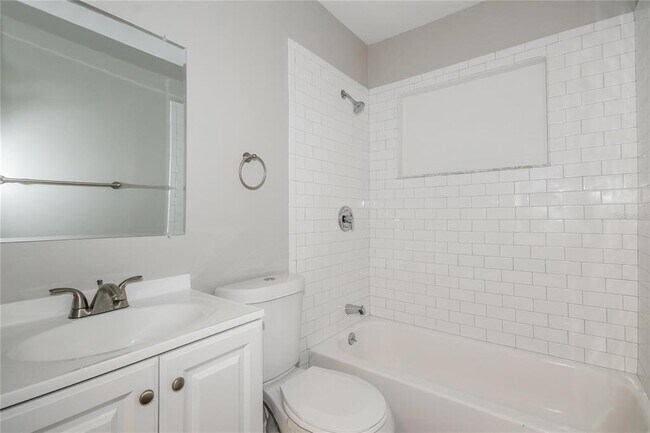 Building Photo - 6813 N Clearview Ave