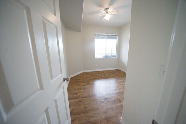 Building Photo - SHOWINGS START 4/1/2025