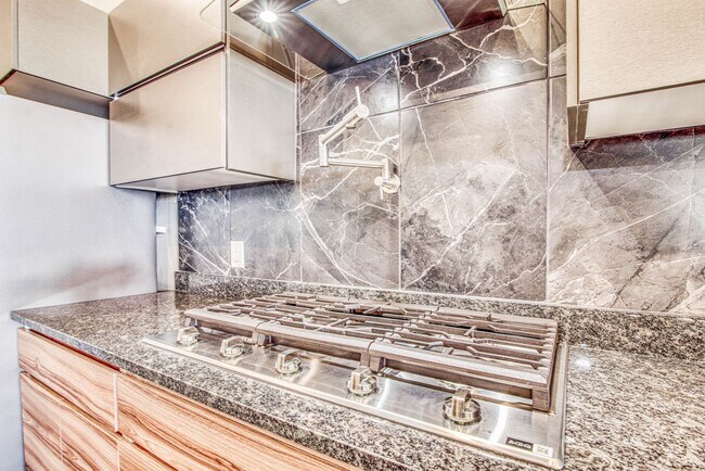 Building Photo - Beautiful East side House 4 bed-2.5 baths, part of The Overlook Casa Club that includes Swimming ...