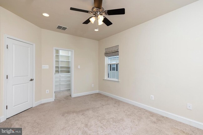 Building Photo - 115 Meridian Ln