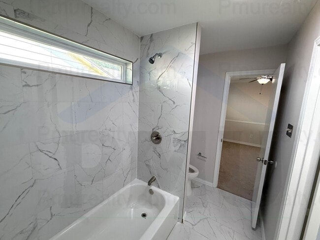 Building Photo - AVAILABLE NOW!!! Beautiful 4-bedroom, 2.5-bath home in the heart of Richardson