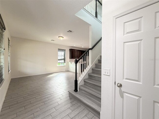 Building Photo - 11804 Silverlake Park Dr