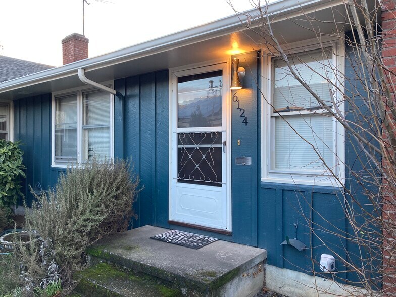 Building Photo - 6124 NE Multnomah St