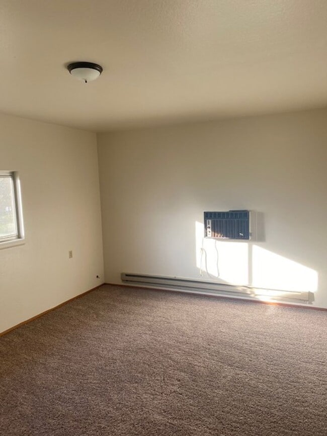 Building Photo - Nice Ranch Style House on 1 acre!!