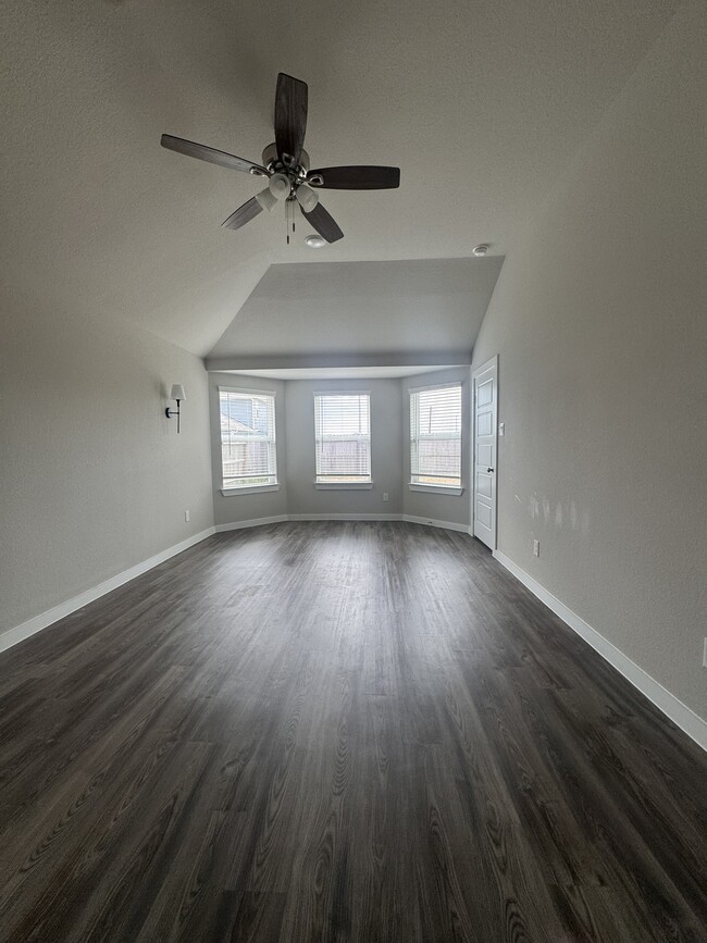 Building Photo - 5017 Evergreen Dr