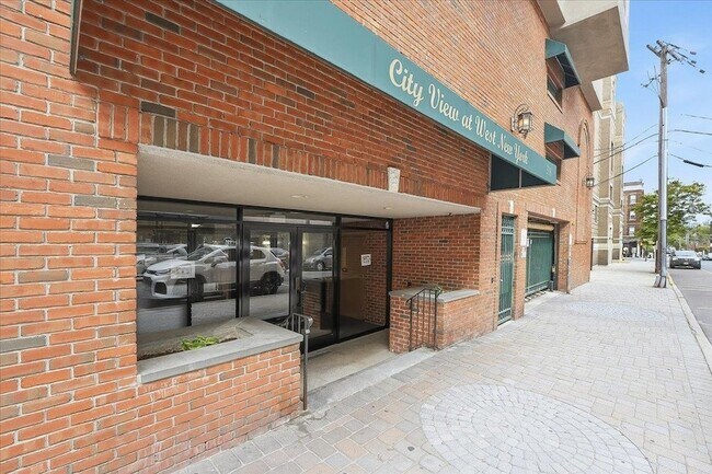 Building Photo - 318 54th St