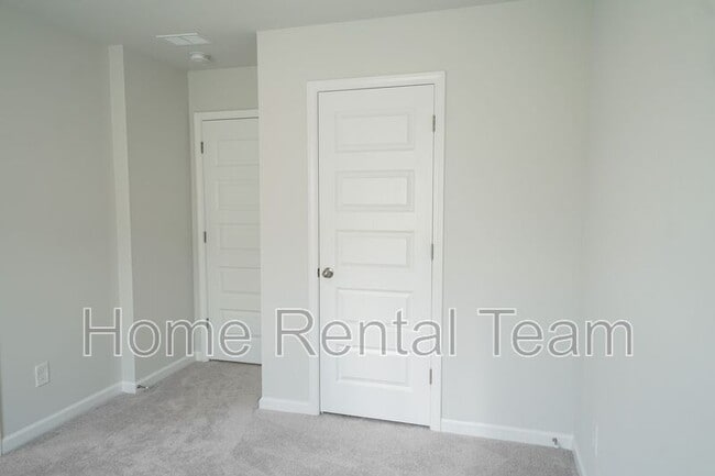 Building Photo - 111 Saltgrass Ln