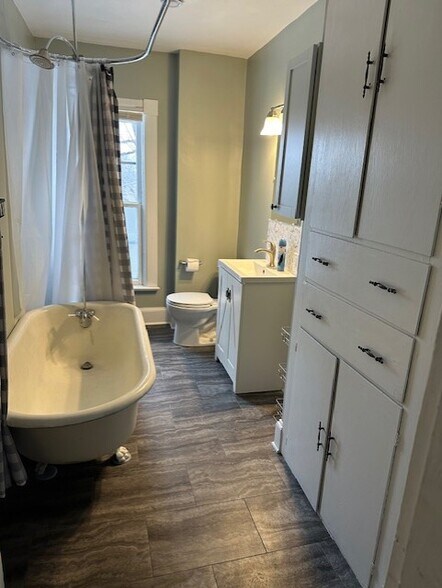 bathroom - 124 8th St E