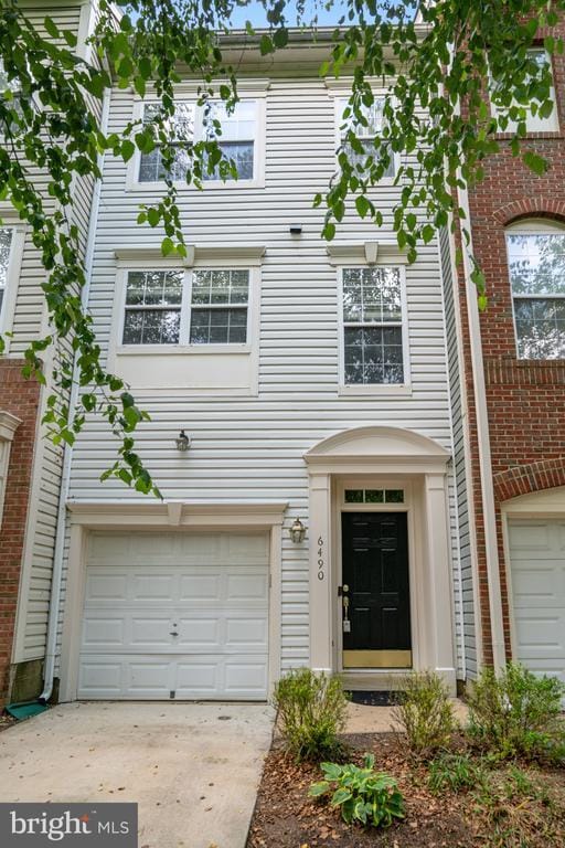 Building Photo - 6490 Tayack Pl