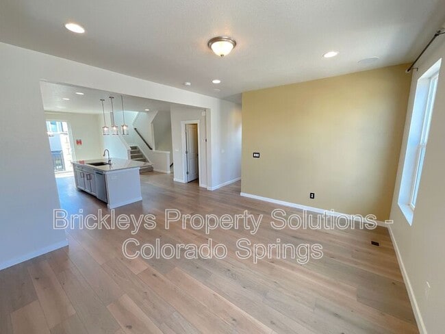 Building Photo - 7343 Rosa Belle Hts