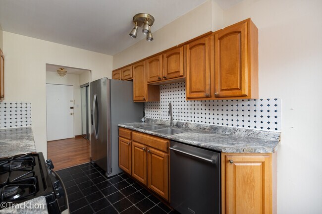 Building Photo - 1331 Finley Rd