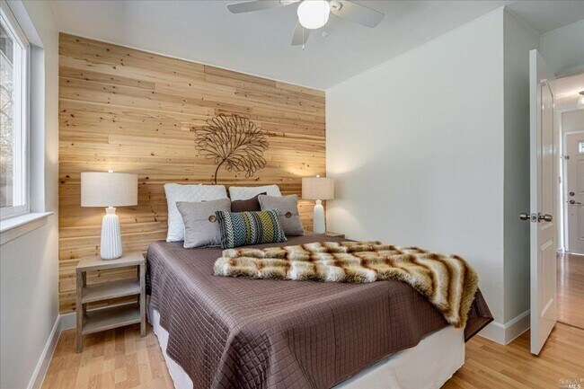 Building Photo - Charming Three Bedroom Browns Valley Retreat
