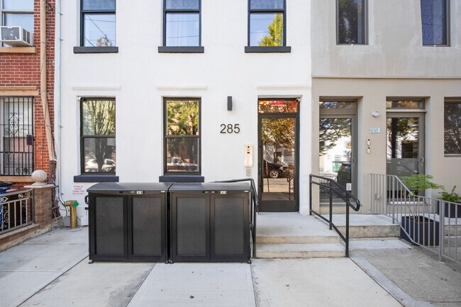 Building Photo - 285 Kingsland Ave