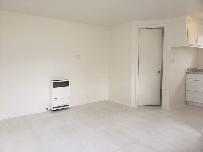 Building Photo - Bryant