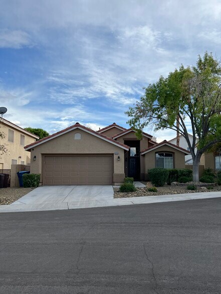 Building Photo - 8245 Ruby Mountain Way