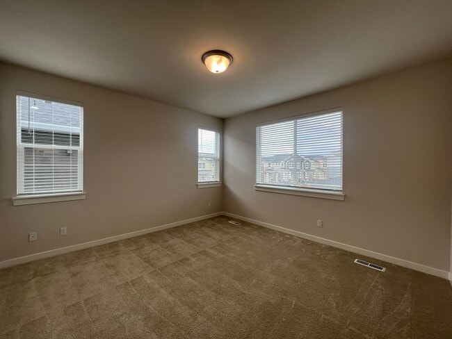 Building Photo - SHOWING 6/7 or SOONER with Advance Appoint...