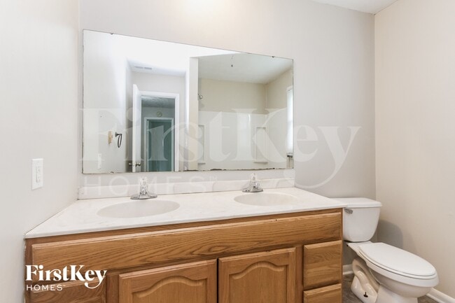 Building Photo - 130 Circle Dr