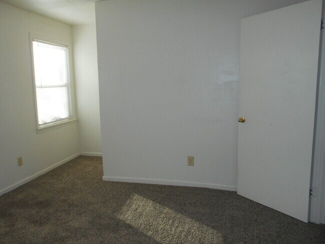 Building Photo - 3/2/2 close to Texas Tech!