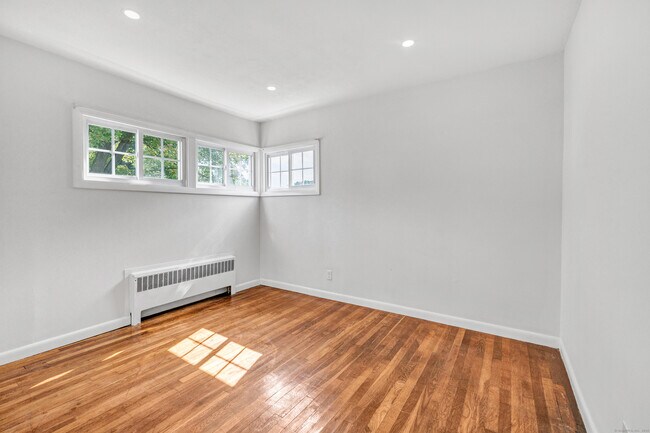 Building Photo - 19 Sunset Dr